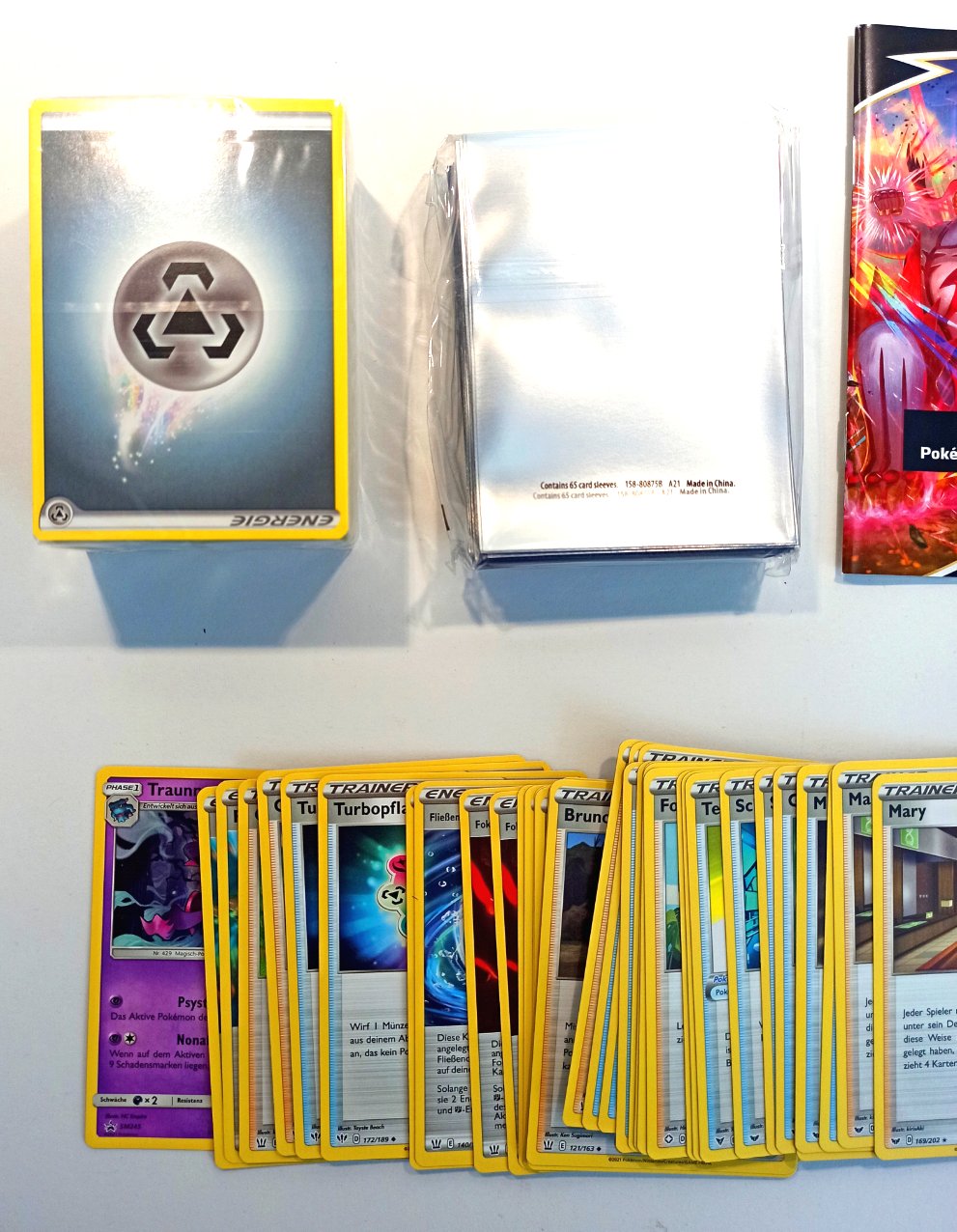 150+ Pokémon-Karten + 65 Sleeves + Spielanleitung Deutsch - Deckbau-Box Sortiment für Anfänger Beginner Starter